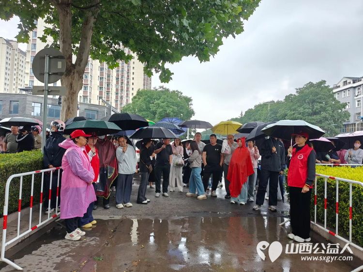 潞城区正能量公益协会以志愿之名为七一献礼为中考护航以暖心志愿行动助力考生顺利应考彰显党建引领公益服务的担当与风采 - 第23张