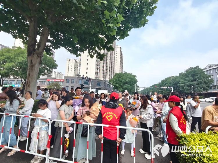 潞城区正能量公益协会以志愿之名为七一献礼为中考护航以暖心志愿行动助力考生顺利应考彰显党建引领公益服务的担当与风采 - 第33张
