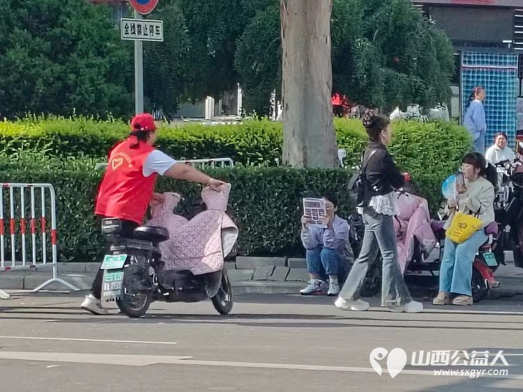 潞城区正能量公益协会以志愿之名为七一献礼为中考护航以暖心志愿行动助力考生顺利应考彰显党建引领公益服务的担当与风采 - 第31张