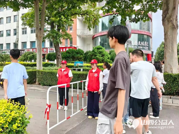 潞城区正能量公益协会以志愿之名为七一献礼为中考护航以暖心志愿行动助力考生顺利应考彰显党建引领公益服务的担当与风采 - 第32张