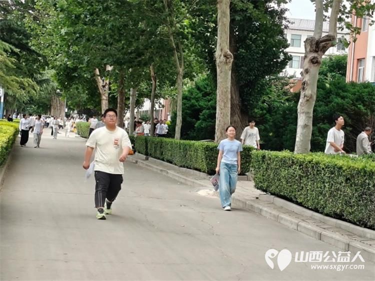 潞城区正能量公益协会以志愿之名为七一献礼为中考护航以暖心志愿行动助力考生顺利应考彰显党建引领公益服务的担当与风采 - 第29张