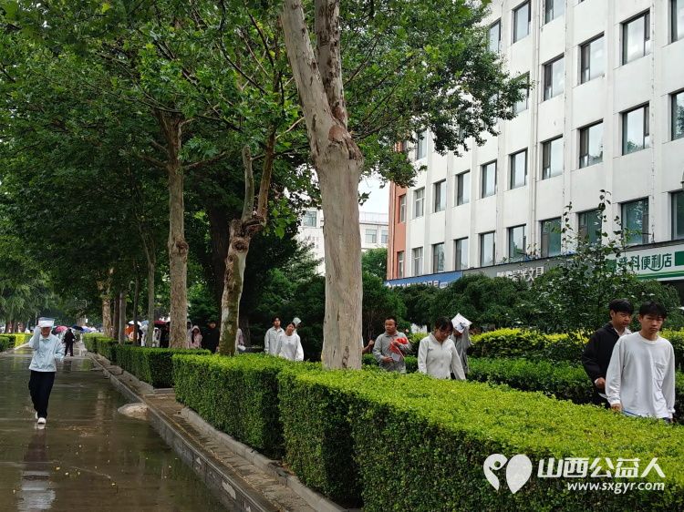潞城区正能量公益协会以志愿之名为七一献礼为中考护航以暖心志愿行动助力考生顺利应考彰显党建引领公益服务的担当与风采 - 第34张