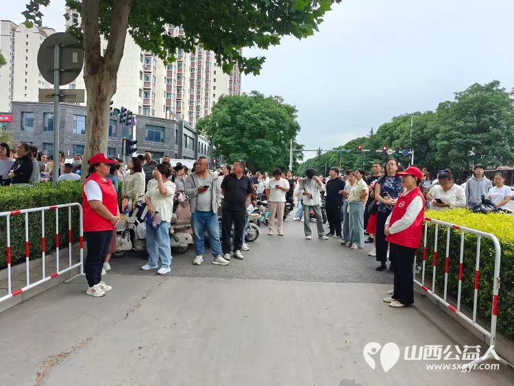 潞城区正能量公益协会以志愿之名为七一献礼为中考护航以暖心志愿行动助力考生顺利应考彰显党建引领公益服务的担当与风采 - 第24张