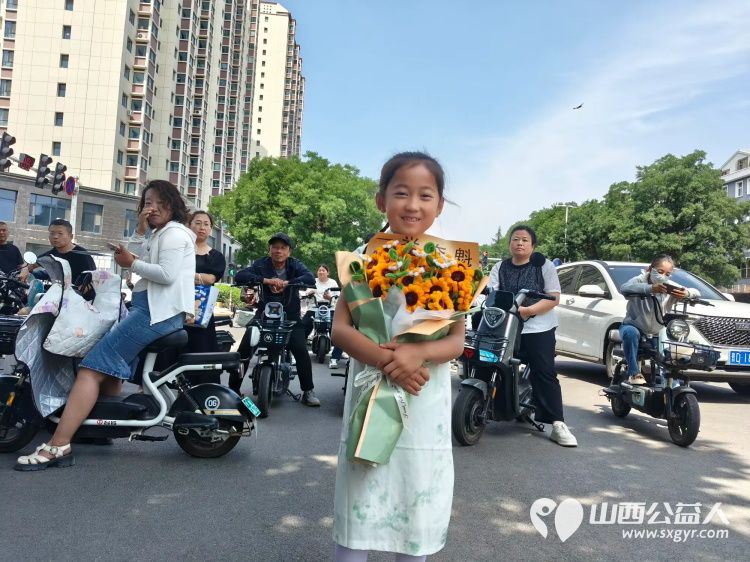 潞城区正能量公益协会以志愿之名为七一献礼为中考护航以暖心志愿行动助力考生顺利应考彰显党建引领公益服务的担当与风采 - 第28张