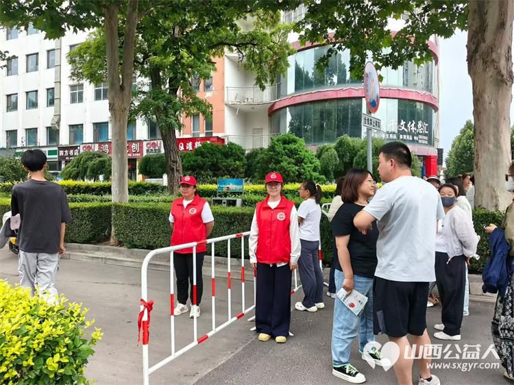 潞城区正能量公益协会以志愿之名为七一献礼为中考护航以暖心志愿行动助力考生顺利应考彰显党建引领公益服务的担当与风采 - 第13张