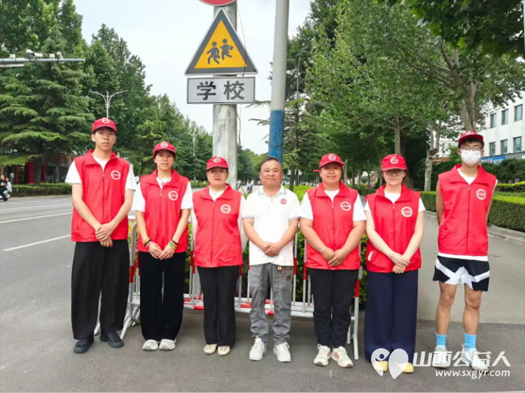 潞城区正能量公益协会以志愿之名为七一献礼为中考护航以暖心志愿行动助力考生顺利应考彰显党建引领公益服务的担当与风采 - 第2张