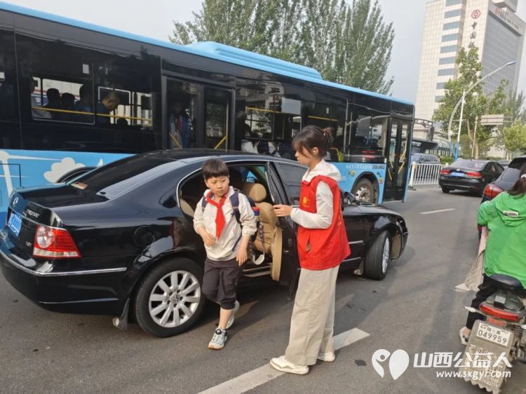 爱心护学岗暖心护成长----2026年5月阳泉市义工联合会护学岗服务护学岗服务共35次91人次参加服务服务时长共计5460分钟守护着小学生的上学平安路 - 第48张