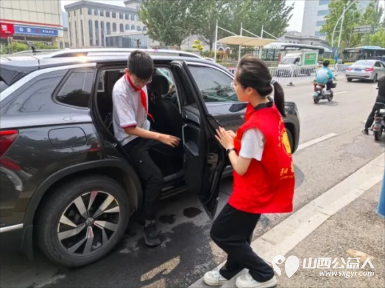 爱心护学岗暖心护成长----2026年5月阳泉市义工联合会护学岗服务护学岗服务共35次91人次参加服务服务时长共计5460分钟守护着小学生的上学平安路 - 第33张