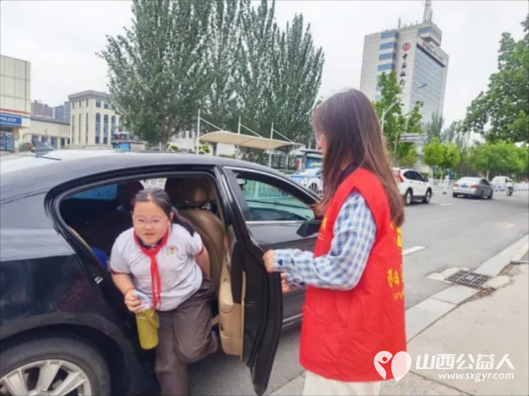 爱心护学岗暖心护成长----2026年5月阳泉市义工联合会护学岗服务护学岗服务共35次91人次参加服务服务时长共计5460分钟守护着小学生的上学平安路 - 第26张