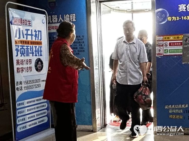 阳泉市义工联合会携阳泉九达国际影城邀请99位老人免费观看了热播电影《给阿嬷的情书》陪他们看一场电影让温暖陪伴点亮老人们的幸福时光 - 第4张