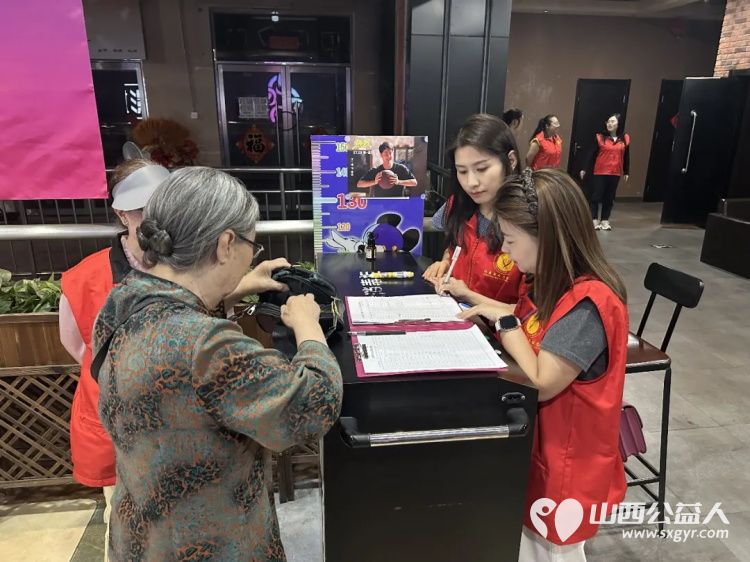 阳泉市义工联合会携阳泉九达国际影城邀请99位老人免费观看了热播电影《给阿嬷的情书》陪他们看一场电影让温暖陪伴点亮老人们的幸福时光 - 第5张