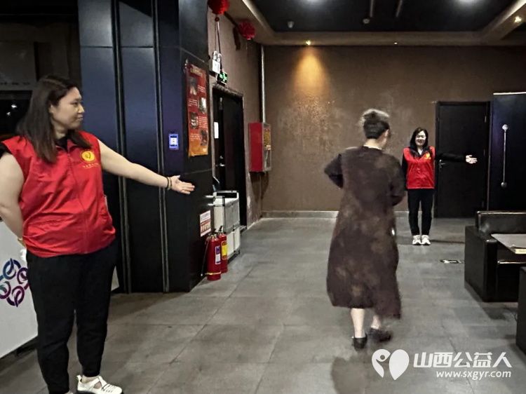 阳泉市义工联合会携阳泉九达国际影城邀请99位老人免费观看了热播电影《给阿嬷的情书》陪他们看一场电影让温暖陪伴点亮老人们的幸福时光 - 第7张