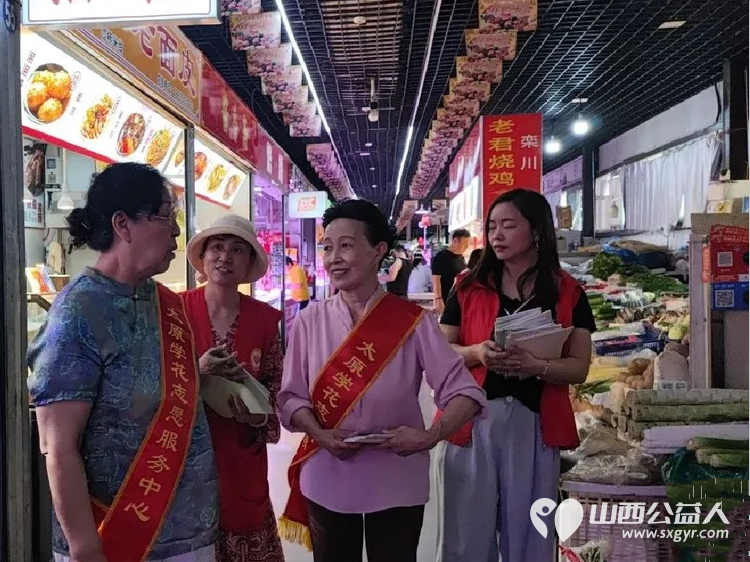 食安伴我行健康你我他----太原学花志愿服务中心走进西苑社区华苑西巷综合便民市场发放食品安全宣传资料让居民朋友在学习中提升食品安全意识 - 第2张