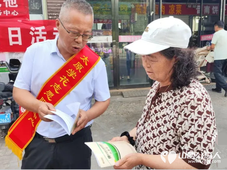 食安伴我行健康你我他----太原学花志愿服务中心走进西苑社区华苑西巷综合便民市场发放食品安全宣传资料让居民朋友在学习中提升食品安全意识 - 第4张