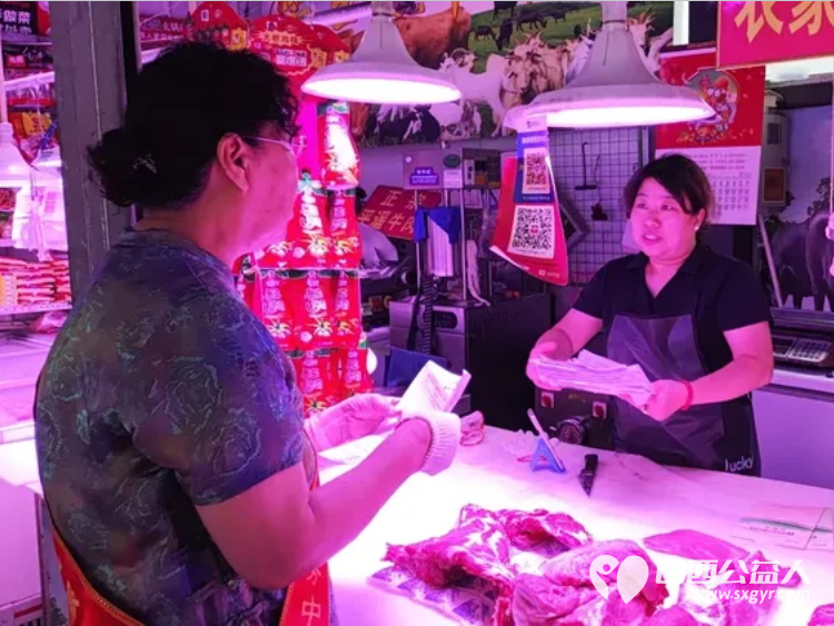 食安伴我行健康你我他----太原学花志愿服务中心走进西苑社区华苑西巷综合便民市场发放食品安全宣传资料让居民朋友在学习中提升食品安全意识 - 第5张