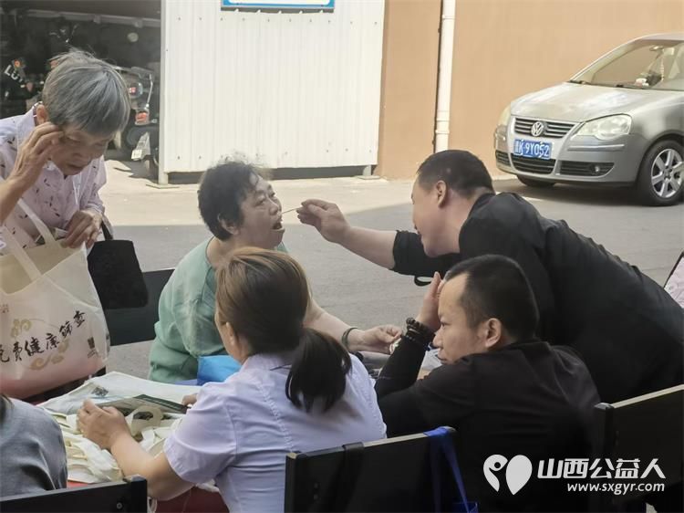 志愿服务进社区健康活动暖人心----介休市敬老协会2026年6月24日走进介休市西关街道汾秀街社区为社区所有老人爱心理发义诊温柔守护每位长者 - 第26张