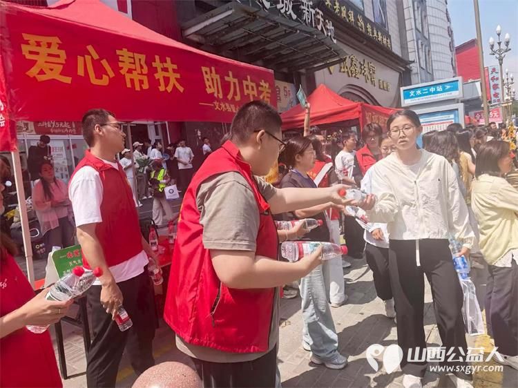 爱心护航中考温情助力逐梦----文水县爱心帮扶志愿者协会多方联动携手聚力在文水二中考点共同开展爱心送考为梦护航中考志愿服务活动助力更多青春梦想扬帆起航 - 第12张