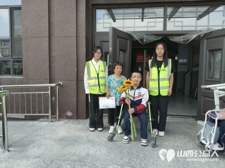 盛夏执光同心筑梦志愿护航中考----晋中市太谷区心连心志愿者守护少年逐梦之路奔赴太谷中学中考考点开展为期三天的爱心助考志愿服务活动 - 第3张