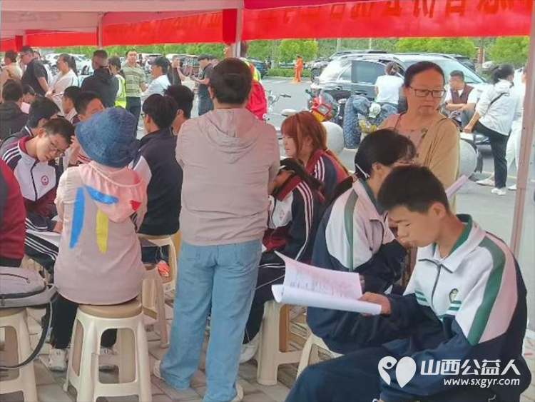 盛夏执光同心筑梦志愿护航中考----晋中市太谷区心连心志愿者守护少年逐梦之路奔赴太谷中学中考考点开展为期三天的爱心助考志愿服务活动 - 第7张