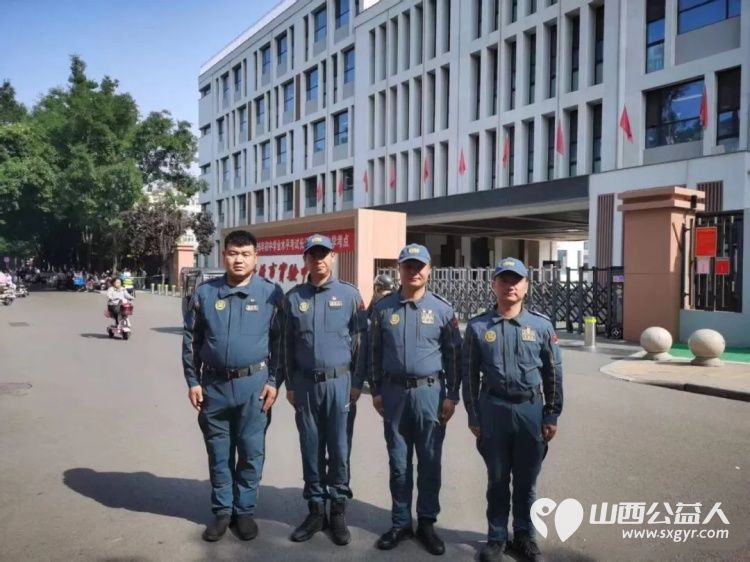 暖心护航中考静候少年金榜题名----长治蓝天救援队队员兵分两路驻守长治六中实验中学两大中考考点开展应急安全助考保障把对孩子的期许用陪伴考生提笔圆梦金榜题名 - 第3张