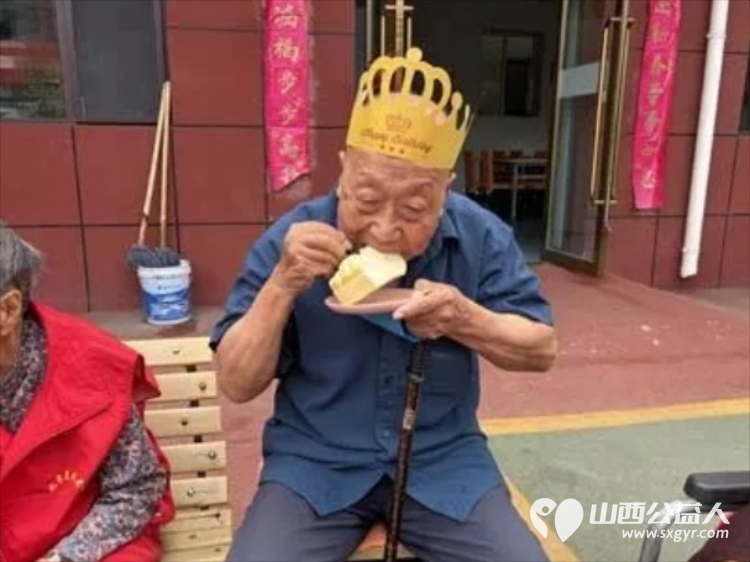 父爱绵长生辰温暖|太原市比家美养老院双份暖意温暖相伴夕阳红致敬院内可敬可爱的父辈长者们为生辰寿星庆福寿暖时光 - 第16张 - 山西公益人 父爱绵长生辰温暖|太原市比家美养老院双份暖意温暖相伴夕阳红致敬院内可敬可爱的父辈长者们为生辰寿星庆福寿暖时光 - 第16张