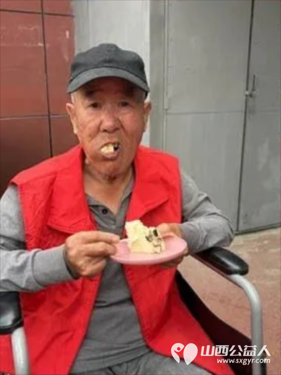 父爱绵长生辰温暖|太原市比家美养老院双份暖意温暖相伴夕阳红致敬院内可敬可爱的父辈长者们为生辰寿星庆福寿暖时光 - 第26张 - 山西公益人 父爱绵长生辰温暖|太原市比家美养老院双份暖意温暖相伴夕阳红致敬院内可敬可爱的父辈长者们为生辰寿星庆福寿暖时光 - 第26张