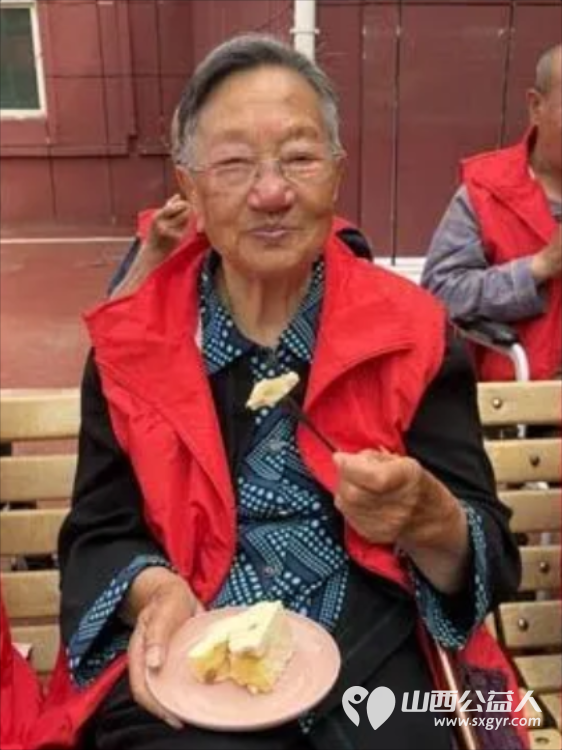 父爱绵长生辰温暖|太原市比家美养老院双份暖意温暖相伴夕阳红致敬院内可敬可爱的父辈长者们为生辰寿星庆福寿暖时光 - 第24张 - 山西公益人 父爱绵长生辰温暖|太原市比家美养老院双份暖意温暖相伴夕阳红致敬院内可敬可爱的父辈长者们为生辰寿星庆福寿暖时光 - 第24张