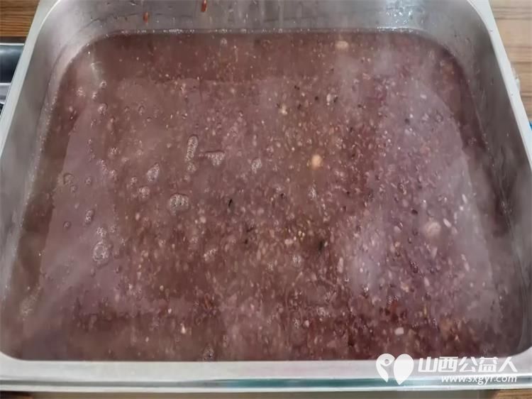 粽香杏甜敬父恩雨花斋里暖意浓----长治市小雨点公益志愿者协会情系雨花斋二部父亲节特别活动与爱心人士共同为这里的老年家人们送上了一份特别的节日关怀 - 第8张 - 山西公益人 粽香杏甜敬父恩雨花斋里暖意浓----长治市小雨点公益志愿者协会情系雨花斋二部父亲节特别活动与爱心人士共同为这里的老年家人们送上了一份特别的节日关怀 - 第8张