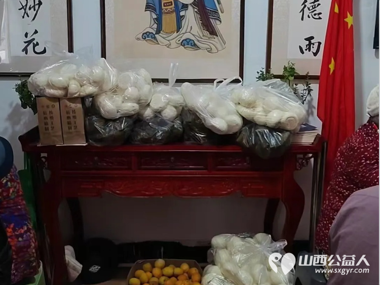 粽香杏甜敬父恩雨花斋里暖意浓----长治市小雨点公益志愿者协会情系雨花斋二部父亲节特别活动与爱心人士共同为这里的老年家人们送上了一份特别的节日关怀 - 第3张 - 山西公益人 粽香杏甜敬父恩雨花斋里暖意浓----长治市小雨点公益志愿者协会情系雨花斋二部父亲节特别活动与爱心人士共同为这里的老年家人们送上了一份特别的节日关怀 - 第3张