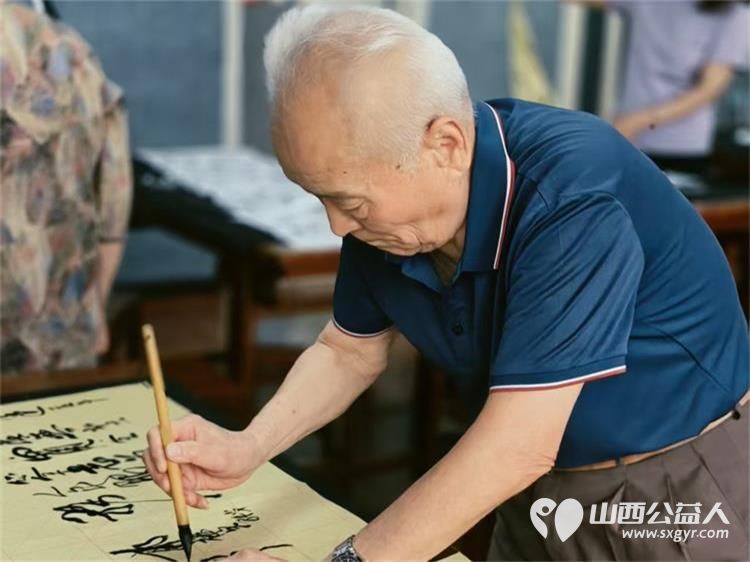 翰墨映初心·红心颂党恩----为庆祝中国共产党成立纪念日丰富辖区居民精神文化生活太原市文华苑社区举办七一红色书法主题活动 - 第5张 - 山西公益人 翰墨映初心·红心颂党恩----为庆祝中国共产党成立纪念日丰富辖区居民精神文化生活太原市文华苑社区举办七一红色书法主题活动 - 第5张