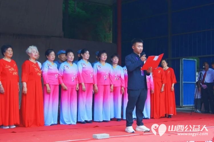 迎七一感党恩百年征程为民造福颂党歌念党情民族复兴再创伟业----长治正能量公益协会志愿服务团队三队联手屯留区晨曦合唱团在屯留区姚家岭村举办歌颂伟大的党文艺演出活动 - 第4张