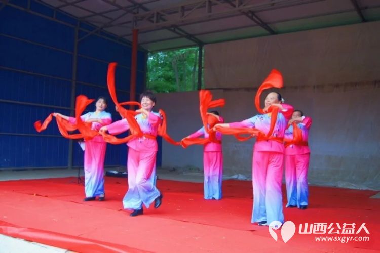 迎七一感党恩百年征程为民造福颂党歌念党情民族复兴再创伟业----长治正能量公益协会志愿服务团队三队联手屯留区晨曦合唱团在屯留区姚家岭村举办歌颂伟大的党文艺演出活动 - 第15张