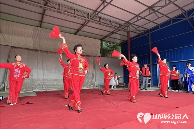 迎七一感党恩百年征程为民造福颂党歌念党情民族复兴再创伟业----长治正能量公益协会志愿服务团队三队联手屯留区晨曦合唱团在屯留区姚家岭村举办歌颂伟大的党文艺演出活动 - 第14张