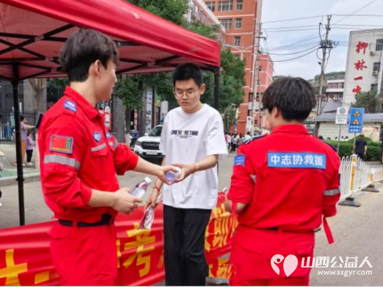 接力护航逐梦路志愿红再战中考｜中志协应急委柳林服务队圆满完成柳林一中中考应急保障工作温情志愿服务，守护万千考生平安应考 - 第4张