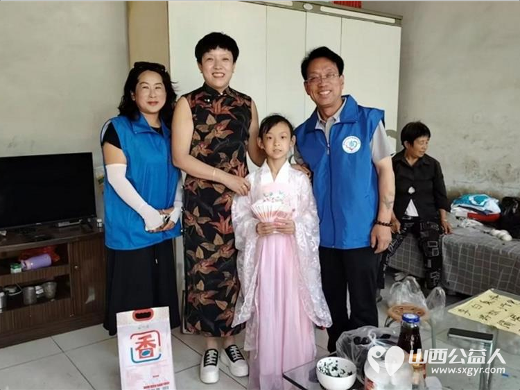 长治市小雨点公益志愿者协会思源组开展了帮扶儿童回访活动准备了五常大米每家一袋帮扶金每人1000元将切实帮助帮扶家庭缓解部分生活压力 - 第4张