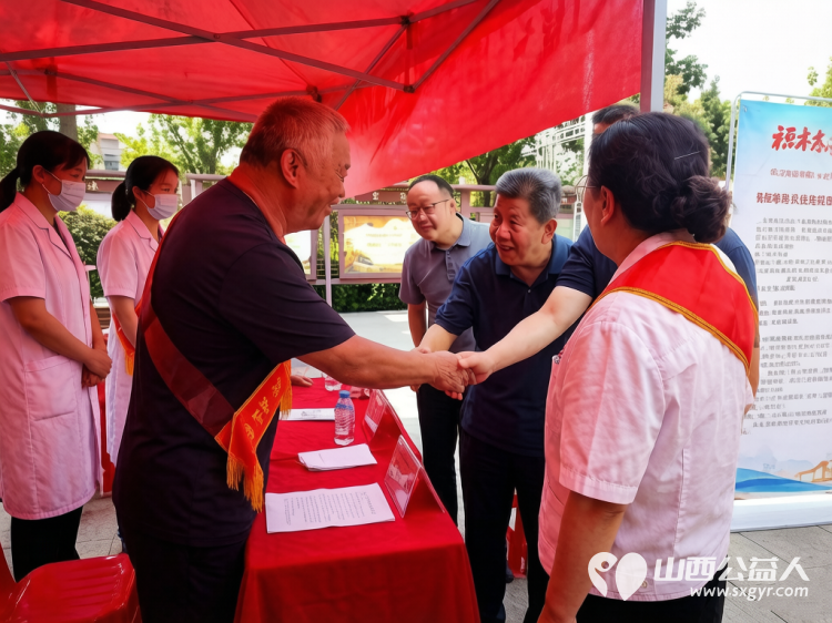 食安田头抓受益你我他 眼望丰收景白水杏儿香----太原学花志愿服务中心走进阳曲县南留南村举办医疗法律志愿进乡村现场义诊宣传活动为南留南村第二届采摘节赋能助力加油 - 第10张 - 山西公益人 食安田头抓受益你我他 眼望丰收景白水杏儿香----太原学花志愿服务中心走进阳曲县南留南村举办医疗法律志愿进乡村现场义诊宣传活动为南留南村第二届采摘节赋能助力加油 - 第10张
