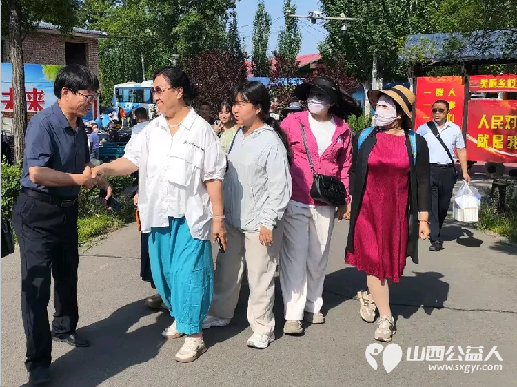 食安田头抓受益你我他 眼望丰收景白水杏儿香----太原学花志愿服务中心走进阳曲县南留南村举办医疗法律志愿进乡村现场义诊宣传活动为南留南村第二届采摘节赋能助力加油 - 第6张 - 山西公益人 食安田头抓受益你我他 眼望丰收景白水杏儿香----太原学花志愿服务中心走进阳曲县南留南村举办医疗法律志愿进乡村现场义诊宣传活动为南留南村第二届采摘节赋能助力加油 - 第6张