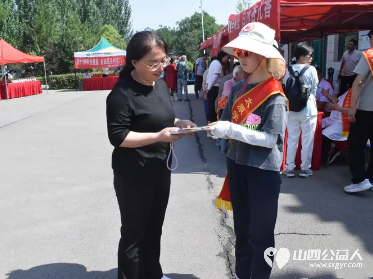 食安田头抓受益你我他 眼望丰收景白水杏儿香----太原学花志愿服务中心走进阳曲县南留南村举办医疗法律志愿进乡村现场义诊宣传活动为南留南村第二届采摘节赋能助力加油 - 第11张 - 山西公益人 食安田头抓受益你我他 眼望丰收景白水杏儿香----太原学花志愿服务中心走进阳曲县南留南村举办医疗法律志愿进乡村现场义诊宣传活动为南留南村第二届采摘节赋能助力加油 - 第11张