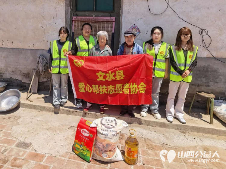 情暖七一致敬老党员----文水县爱心帮扶志愿者协会开展慰问老党员暖心活动让老党员感受到社会公益力量带来的温暖也让全体志愿者接受了一次深刻的红色教育 - 第3张