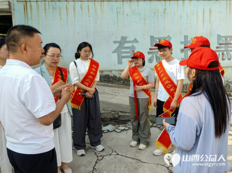 党建引领聚爱心情暖老兵庆七一 太原市阳光益佳信息服务有限公司举办七一主题拥军优属公益慰问活动向清徐县40余名军烈属优抚对象送上暖心慰问物资与真挚关怀 - 第5张 - 山西公益人 党建引领聚爱心情暖老兵庆七一 太原市阳光益佳信息服务有限公司举办七一主题拥军优属公益慰问活动向清徐县40余名军烈属优抚对象送上暖心慰问物资与真挚关怀 - 第5张