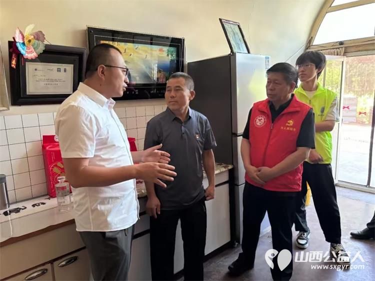 烈火映初心平凡铸担当 临县青年志愿者协会与山西文化发展基金会联合组织开展走访慰问老党员主题活动走进老党员薛侯平家中询问他的日常生活和家庭情况 - 第2张 - 山西公益人 烈火映初心平凡铸担当 临县青年志愿者协会与山西文化发展基金会联合组织开展走访慰问老党员主题活动走进老党员薛侯平家中询问他的日常生活和家庭情况 - 第2张