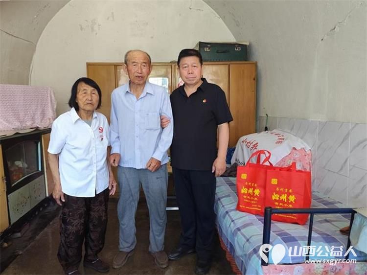 烈火映初心平凡铸担当 临县青年志愿者协会与山西文化发展基金会联合组织开展走访慰问老党员主题活动走进老党员薛侯平家中询问他的日常生活和家庭情况 - 第6张 - 山西公益人 烈火映初心平凡铸担当 临县青年志愿者协会与山西文化发展基金会联合组织开展走访慰问老党员主题活动走进老党员薛侯平家中询问他的日常生活和家庭情况 - 第6张