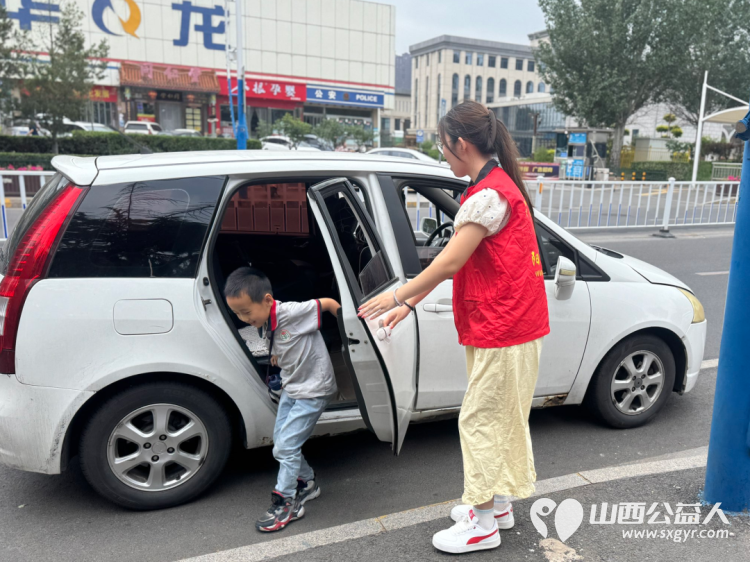 爱心护学岗暖心护成长----阳泉市义工联合会2026年6月组织阳泉义工参加护学岗服务守护着小学生的上学平安路 - 第19张 - 山西公益人 爱心护学岗暖心护成长----阳泉市义工联合会2026年6月组织阳泉义工参加护学岗服务守护着小学生的上学平安路 - 第19张