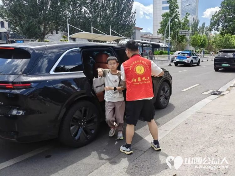 爱心护学岗暖心护成长----阳泉市义工联合会2026年6月组织阳泉义工参加护学岗服务守护着小学生的上学平安路 - 第11张 - 山西公益人 爱心护学岗暖心护成长----阳泉市义工联合会2026年6月组织阳泉义工参加护学岗服务守护着小学生的上学平安路 - 第11张