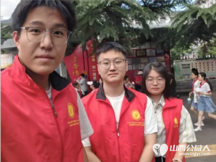 爱心护学岗暖心护成长----阳泉市义工联合会2026年6月组织阳泉义工参加护学岗服务守护着小学生的上学平安路 - 第3张 - 山西公益人 爱心护学岗暖心护成长----阳泉市义工联合会2026年6月组织阳泉义工参加护学岗服务守护着小学生的上学平安路 - 第3张