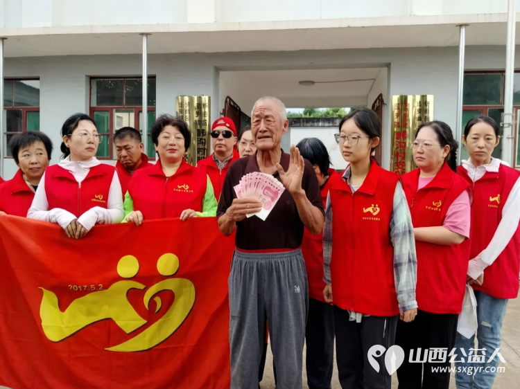 风雨同心助农售杏温情传递双向温暖----忻州市爱心公益协会帮助志愿者王秀平韩沟村家中60棵彩虹杏的采摘工作采摘杏子1100余斤捐赠至5所光荣院养老院及特殊教育学校 - 第3张 - 山西公益人 风雨同心助农售杏温情传递双向温暖----忻州市爱心公益协会帮助志愿者王秀平韩沟村家中60棵彩虹杏的采摘工作采摘杏子1100余斤捐赠至5所光荣院养老院及特殊教育学校 - 第3张