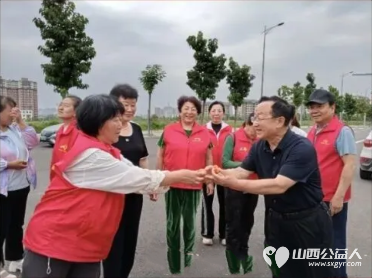 风雨同心助农售杏温情传递双向温暖----忻州市爱心公益协会帮助志愿者王秀平韩沟村家中60棵彩虹杏的采摘工作采摘杏子1100余斤捐赠至5所光荣院养老院及特殊教育学校 - 第30张 - 山西公益人 风雨同心助农售杏温情传递双向温暖----忻州市爱心公益协会帮助志愿者王秀平韩沟村家中60棵彩虹杏的采摘工作采摘杏子1100余斤捐赠至5所光荣院养老院及特殊教育学校 - 第30张