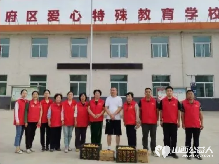 风雨同心助农售杏温情传递双向温暖----忻州市爱心公益协会帮助志愿者王秀平韩沟村家中60棵彩虹杏的采摘工作采摘杏子1100余斤捐赠至5所光荣院养老院及特殊教育学校 - 第27张 - 山西公益人 风雨同心助农售杏温情传递双向温暖----忻州市爱心公益协会帮助志愿者王秀平韩沟村家中60棵彩虹杏的采摘工作采摘杏子1100余斤捐赠至5所光荣院养老院及特殊教育学校 - 第27张