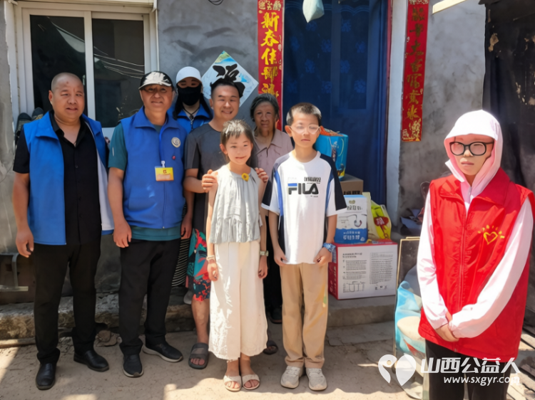传承纪兰志温情暖人心----长治市小雨点公益志愿者协会思源组开展庆七一主题党日活动暨平顺公益行走访了七家孤寡老人家庭共捐赠总价值5000元的款物 - 第7张 - 山西公益人 传承纪兰志温情暖人心----长治市小雨点公益志愿者协会思源组开展庆七一主题党日活动暨平顺公益行走访了七家孤寡老人家庭共捐赠总价值5000元的款物 - 第7张