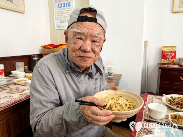 一碗热面暖人心文化健体添温情----长治市小雨点公益志愿者协会思源组7月6日在长治市雨花斋二部开展免费供餐暖心公益活动 - 第26张